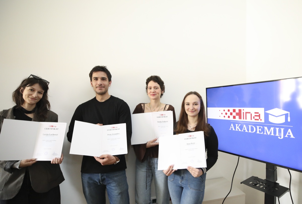 Polaznici Hina akademije s certifikatima